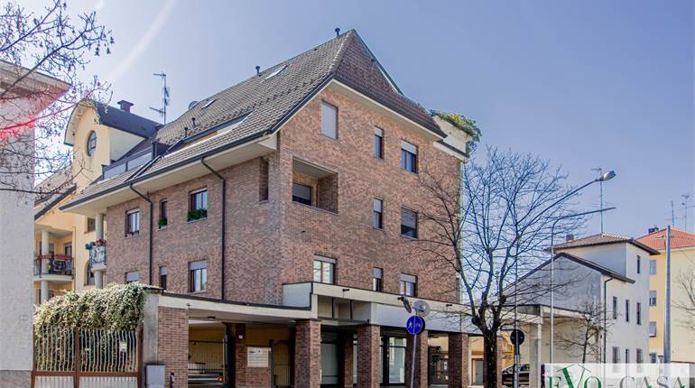 Tre locali con box zona ospedale