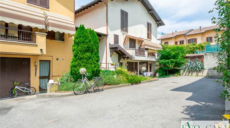 Porzione di bifamiliare in residence