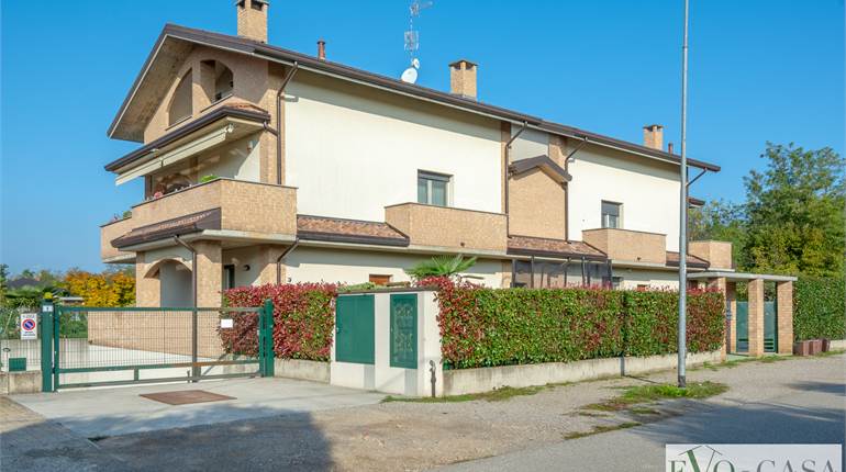 Trilocale con giardino e taverna