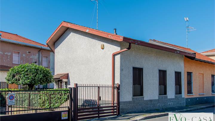 Porzione di casa con giardino 