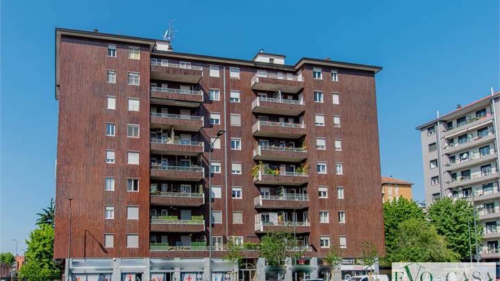 Ampio due locali in zona Giambellino Milano