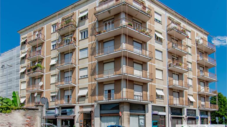 Quattro locali ristrutturato con box