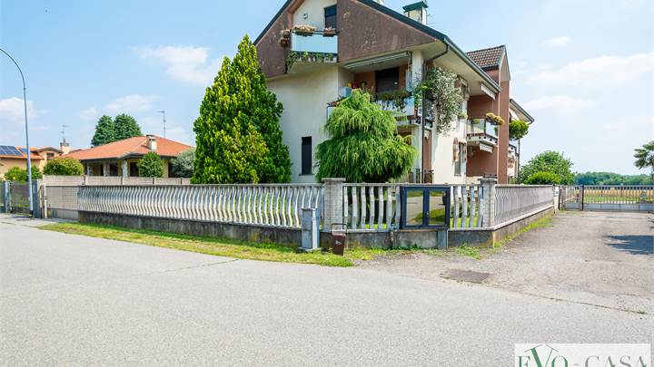 4 locali in quadrifamiliare con box per 4 auto