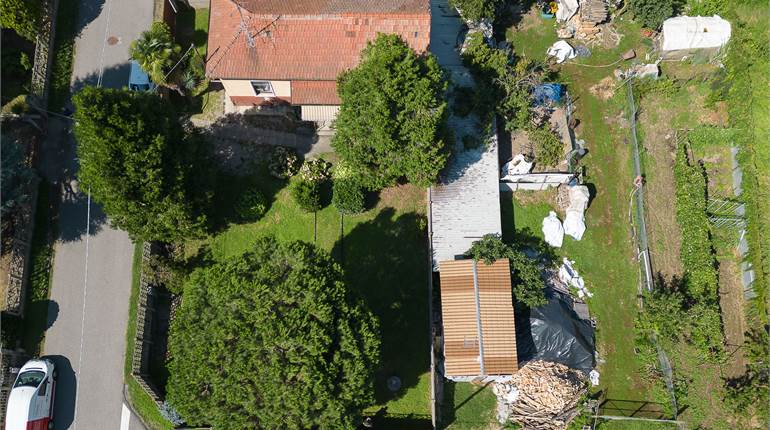 Casa indipendente con giardino edificabile
