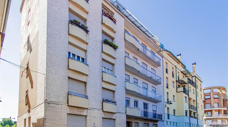 Ampio quattro locali in centro
