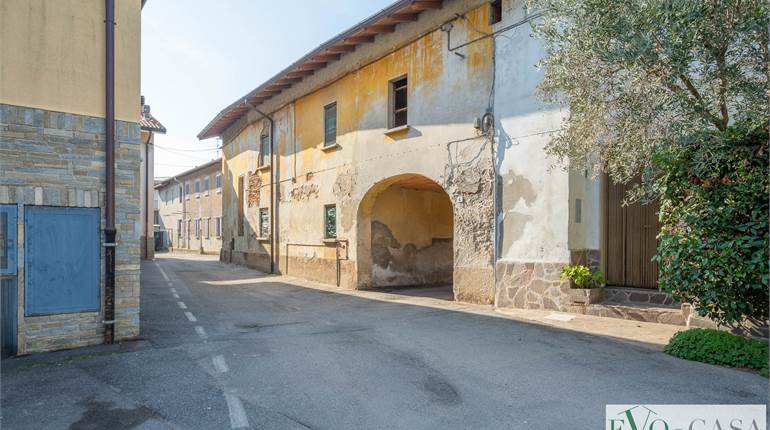 Porzione di casa da ristrutturare