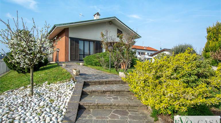Villa singola con giardino