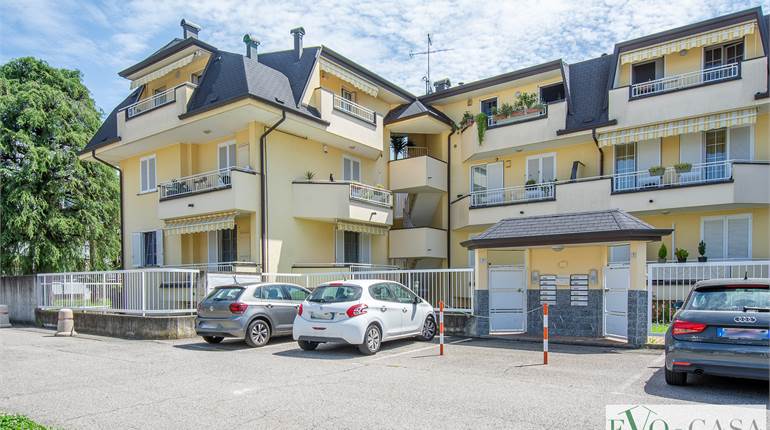 Trilocale all’ultimo piano libero su quattro lati