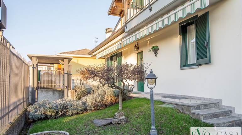 Villa singola con taverna e giardino