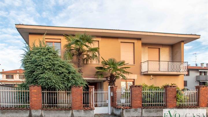 Casa singola con giardino