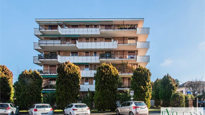 Tre locali piano alto con box