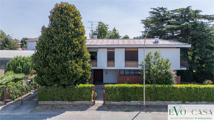 Grande villa con parco