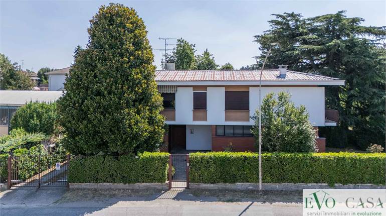 Grande villa con parco